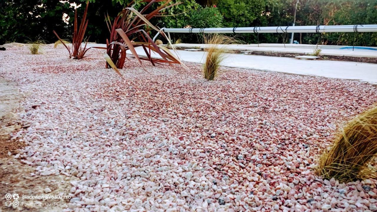 Offrez-Vous Un Sejour Dans Notre Gite A Entressen Une Grande Piscine Pour Se Rafraichir ,Un Espace De Jeux Pour Enfants Pour Des Heures De Divertissement Un Terrain De Petanque Pour Des Parties Endiablees Zewnętrze zdjęcie