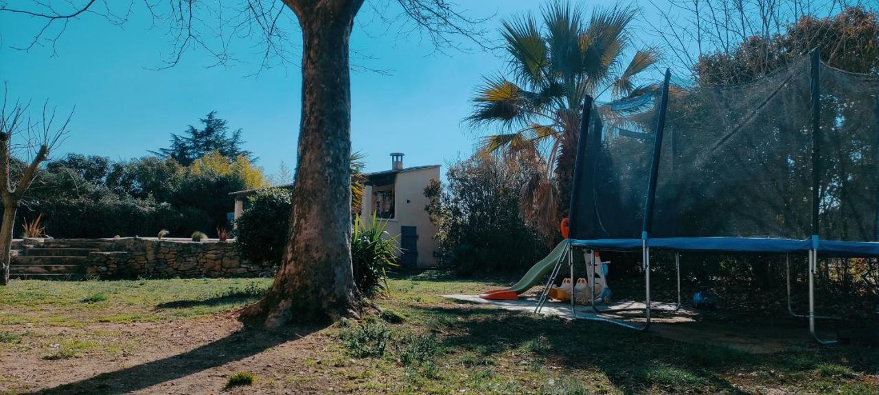 Offrez-Vous Un Sejour Dans Notre Gite A Entressen Une Grande Piscine Pour Se Rafraichir ,Un Espace De Jeux Pour Enfants Pour Des Heures De Divertissement Un Terrain De Petanque Pour Des Parties Endiablees Zewnętrze zdjęcie