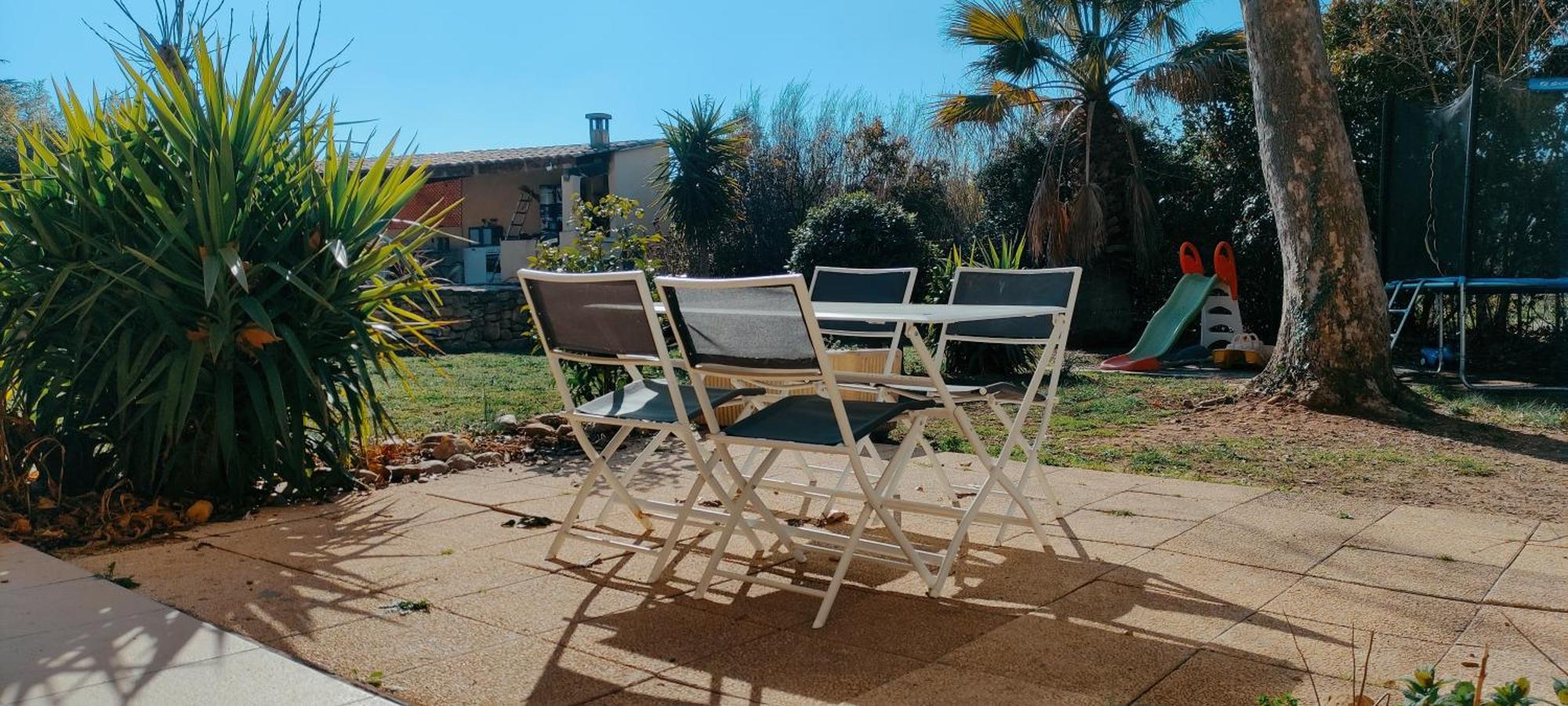 Offrez-Vous Un Sejour Dans Notre Gite A Entressen Une Grande Piscine Pour Se Rafraichir ,Un Espace De Jeux Pour Enfants Pour Des Heures De Divertissement Un Terrain De Petanque Pour Des Parties Endiablees Zewnętrze zdjęcie