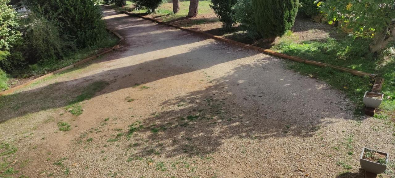 Offrez-Vous Un Sejour Dans Notre Gite A Entressen Une Grande Piscine Pour Se Rafraichir ,Un Espace De Jeux Pour Enfants Pour Des Heures De Divertissement Un Terrain De Petanque Pour Des Parties Endiablees Zewnętrze zdjęcie