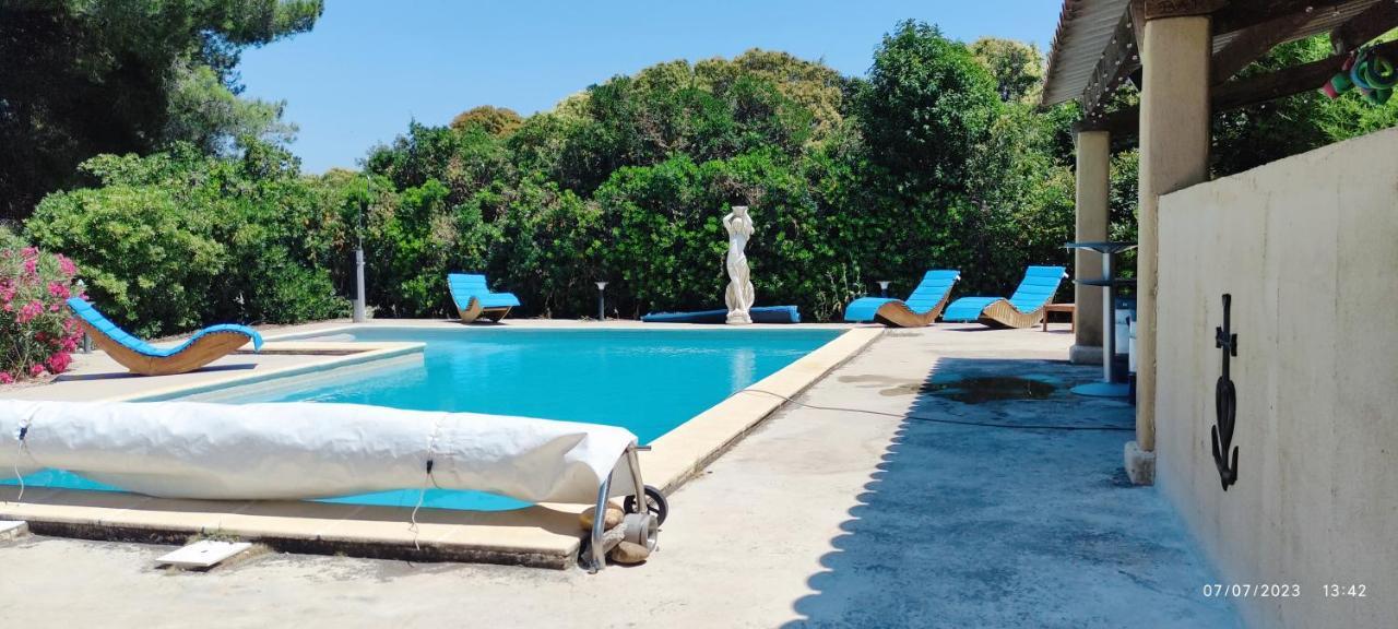 Offrez-Vous Un Sejour Dans Notre Gite A Entressen Une Grande Piscine Pour Se Rafraichir ,Un Espace De Jeux Pour Enfants Pour Des Heures De Divertissement Un Terrain De Petanque Pour Des Parties Endiablees Zewnętrze zdjęcie