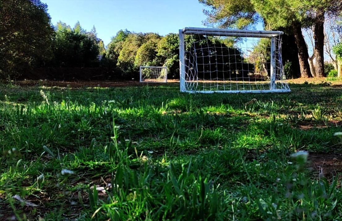 Offrez-Vous Un Sejour Dans Notre Gite A Entressen Une Grande Piscine Pour Se Rafraichir ,Un Espace De Jeux Pour Enfants Pour Des Heures De Divertissement Un Terrain De Petanque Pour Des Parties Endiablees Zewnętrze zdjęcie
